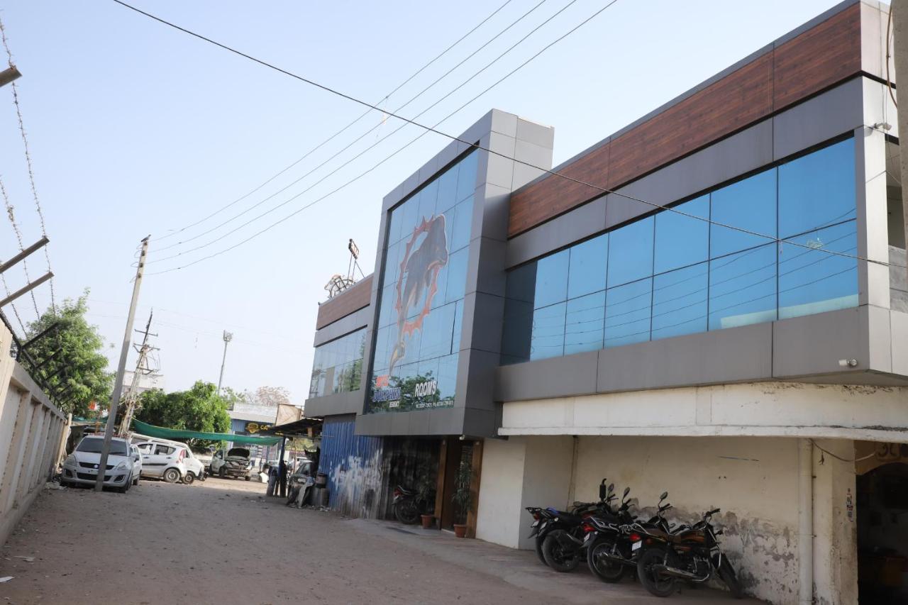 Hotel Dolphin Residency Patan  Ngoại thất bức ảnh