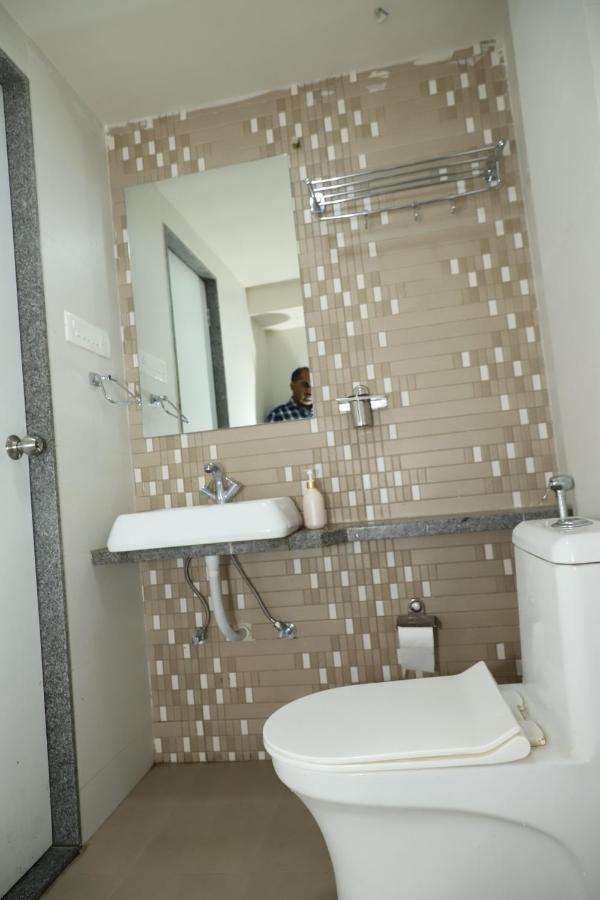 Hotel Dolphin Residency Patan  Ngoại thất bức ảnh