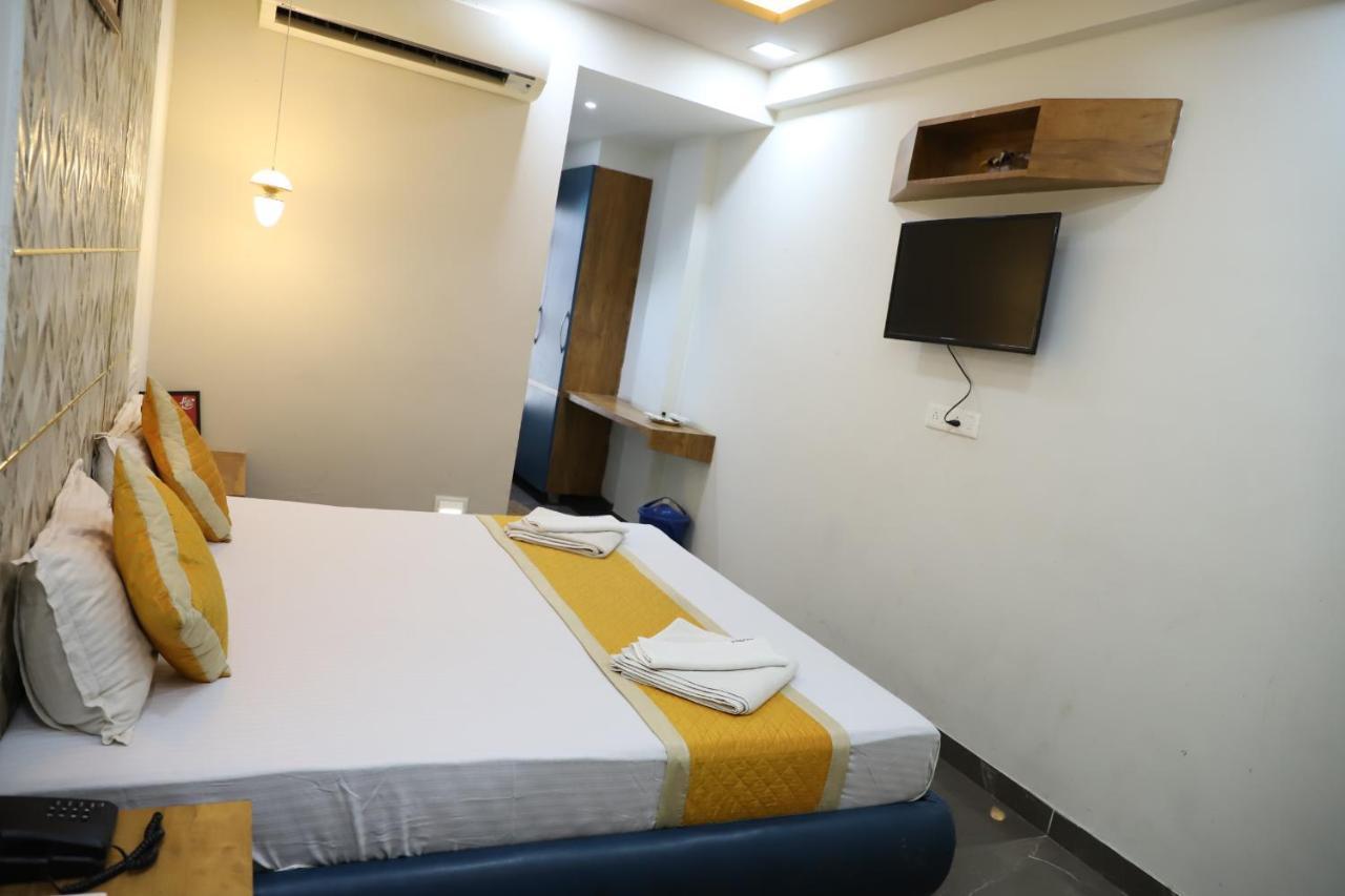 Hotel Dolphin Residency Patan  Ngoại thất bức ảnh