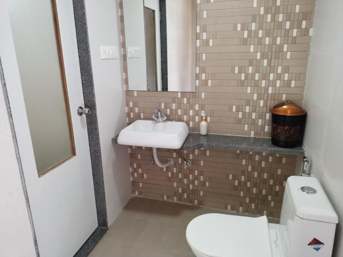 Hotel Dolphin Residency Patan  Ngoại thất bức ảnh