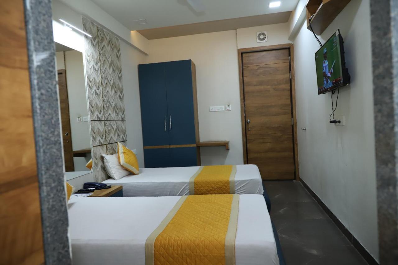 Hotel Dolphin Residency Patan  Ngoại thất bức ảnh