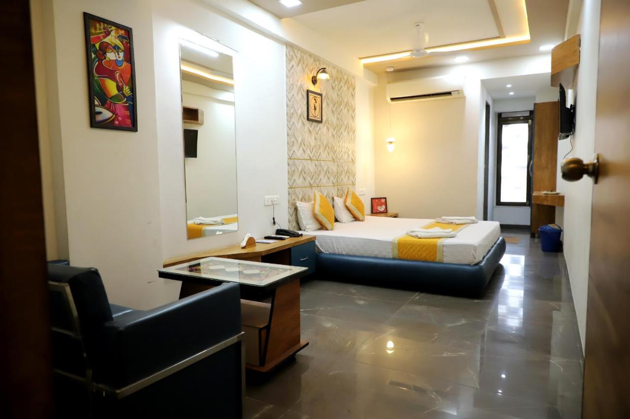 Hotel Dolphin Residency Patan  Ngoại thất bức ảnh